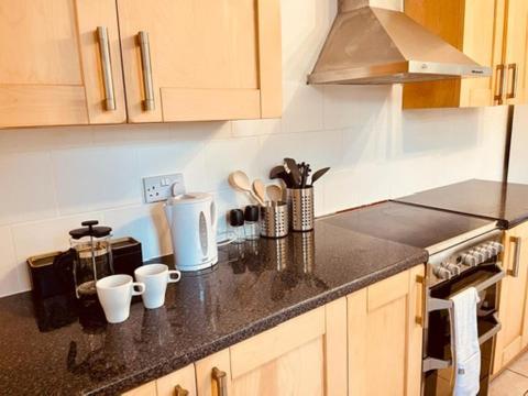 Two Bedroom, Off-Road Parking Ludgershall  Bagian luar foto