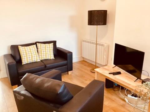 Two Bedroom, Off-Road Parking Ludgershall  Bagian luar foto